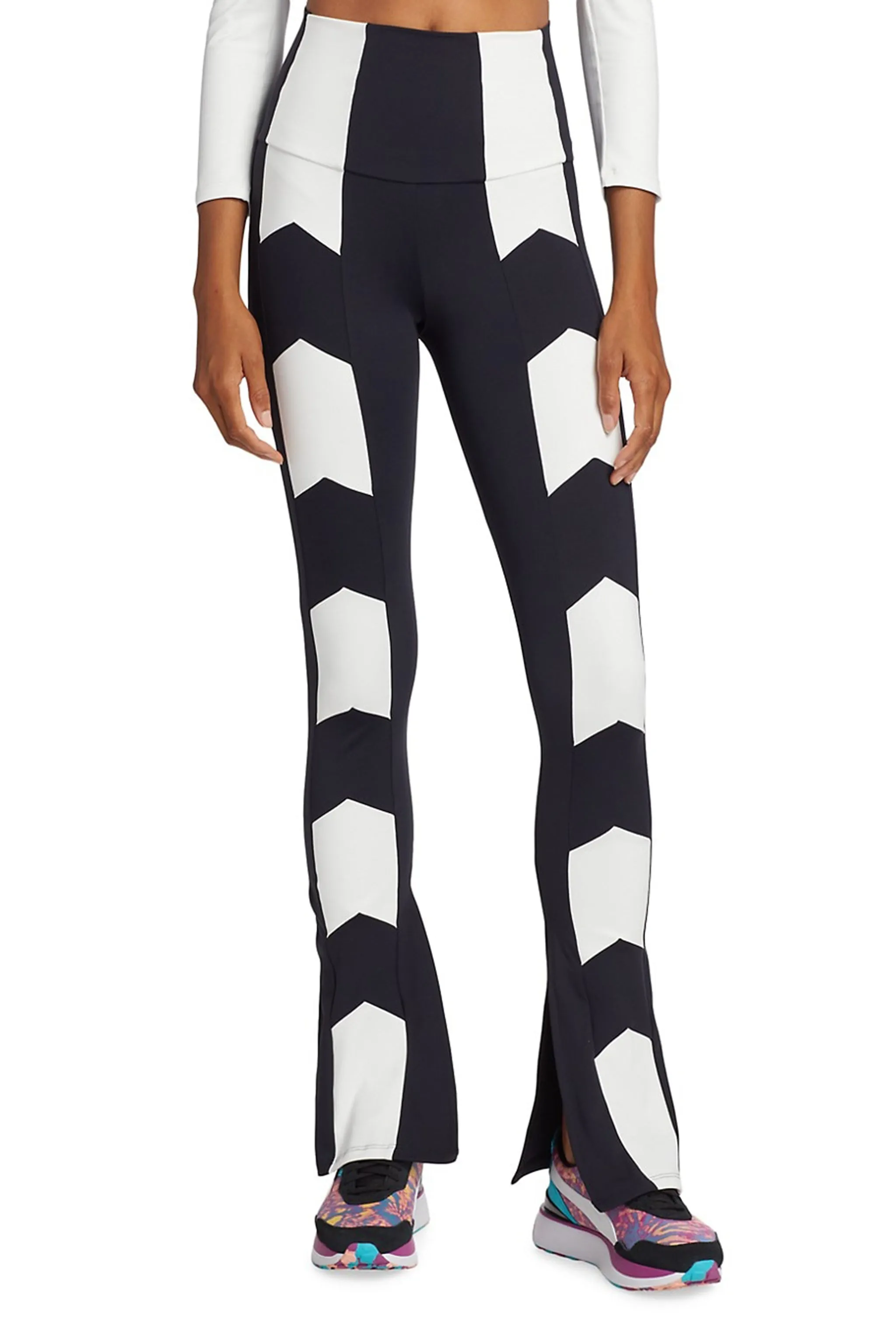 Front Arrow Slit Legging Black / Chantilly